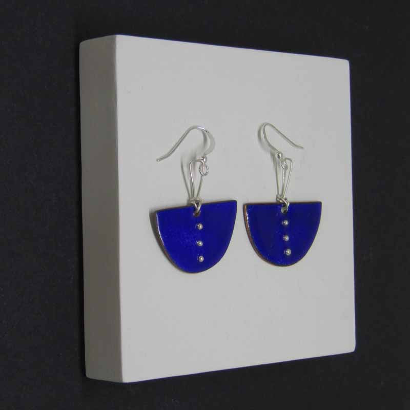 MCA318, Sapphire blue half-moon earrings