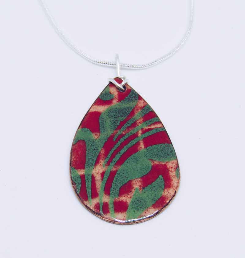MCA288, Red and Green Teardrop Pendant Necklace